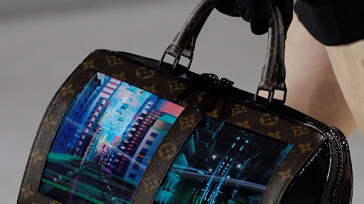 Royole et Louis Vuitton placent deux navigateurs Web sur un sac à main